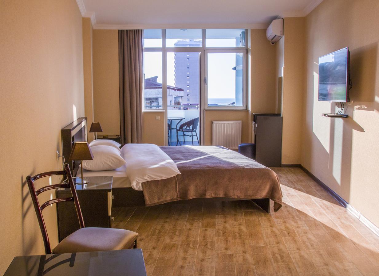 באטומי Pirosmani Mini Hotel מראה חיצוני תמונה