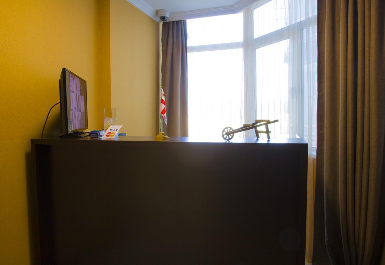 באטומי Pirosmani Mini Hotel מראה חיצוני תמונה